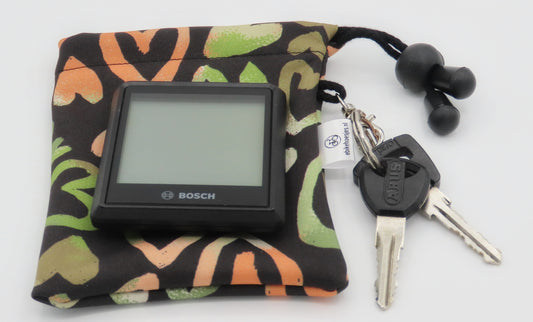 Ebike hoesje M display Bosch intuvia 100 Hartje op zwart softshell DLX