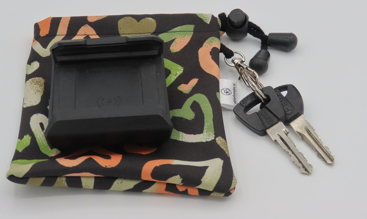 Bosch Smartphone Grip L Case DLX Softshell Herz auf schwarz